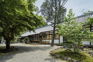 外観西面