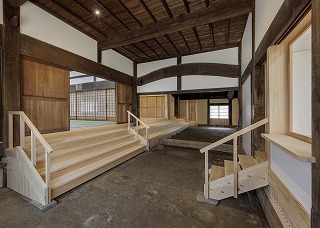 玄関から厨に続く土間
