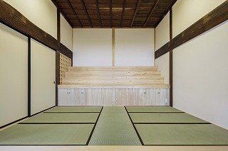 室中・位牌棚